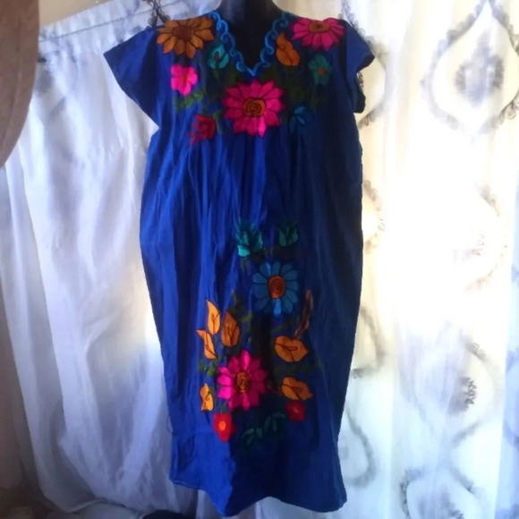 :Mexican embroidery dress size medium and large ( box DN ) - Picture 1 of 3